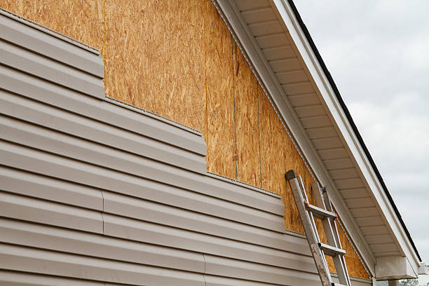 Professional Vinyl Siding technician working in Fair Haven, NJ